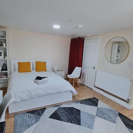 לידס Lovely Studio-Flat With Free Parking, Free Wifi. מראה חיצוני תמונה