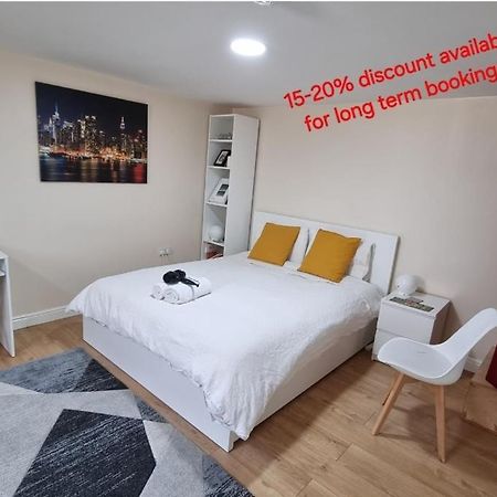 לידס Lovely Studio-Flat With Free Parking, Free Wifi. מראה חיצוני תמונה