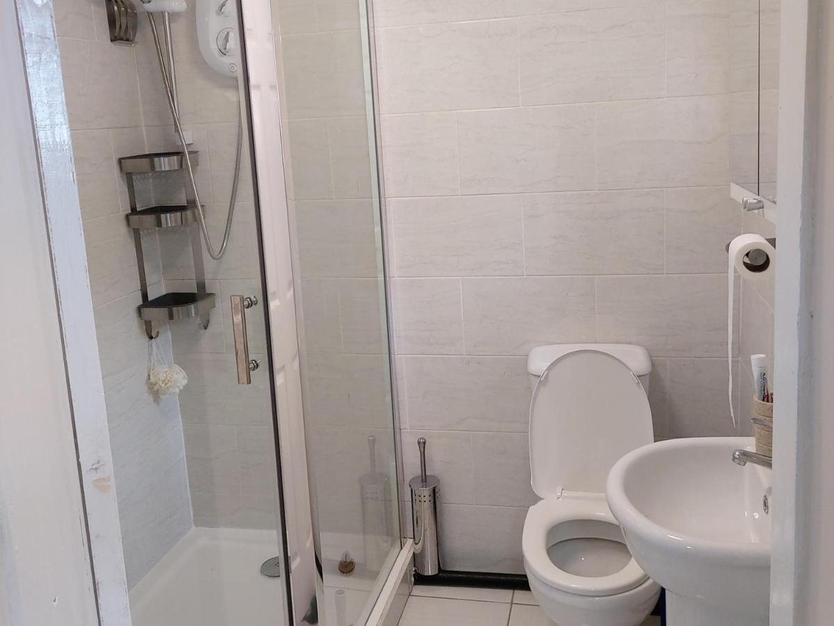 לידס Lovely Studio-Flat With Free Parking, Free Wifi. מראה חיצוני תמונה
