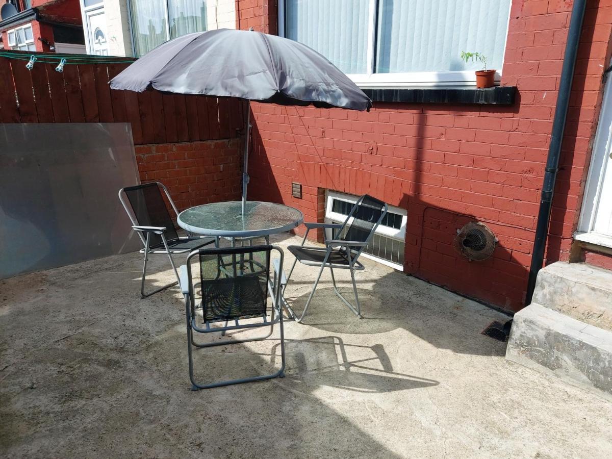 לידס Lovely Studio-Flat With Free Parking, Free Wifi. מראה חיצוני תמונה