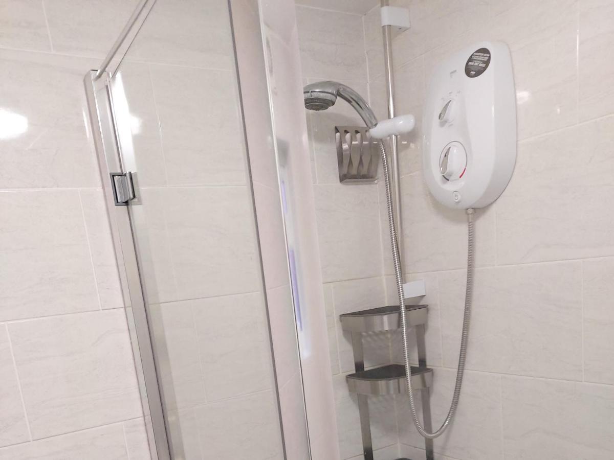 לידס Lovely Studio-Flat With Free Parking, Free Wifi. מראה חיצוני תמונה