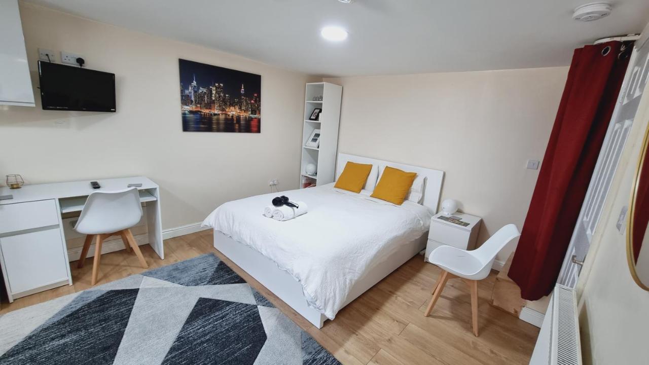לידס Lovely Studio-Flat With Free Parking, Free Wifi. מראה חיצוני תמונה
